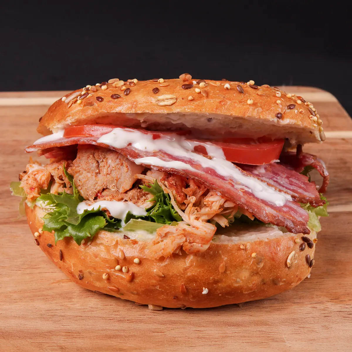 Broileri - Caesar bagel Heinosen Leipomosta