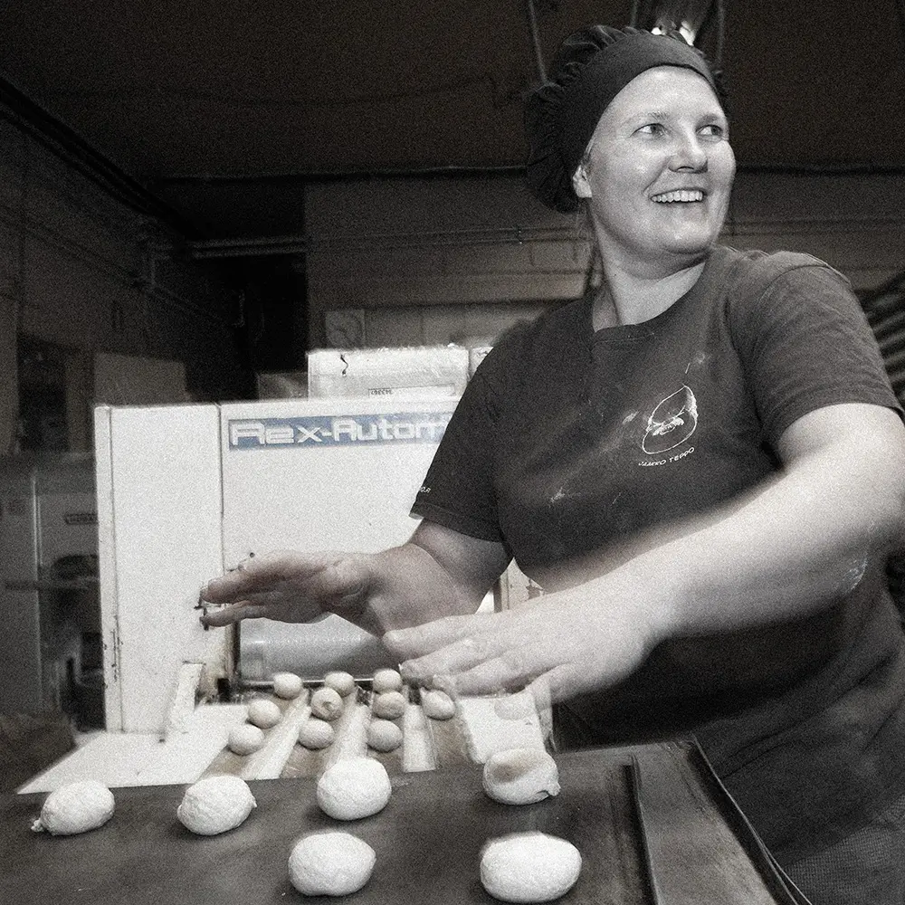Heinosen Leipomon leipuri työssään