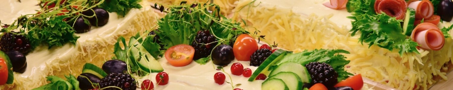 Lähikuva voileipäkakuista