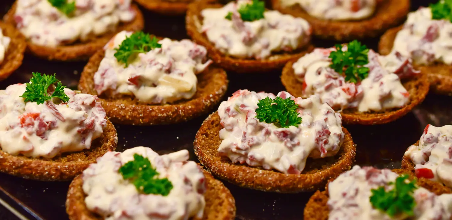 Cocktail - leivät, sormisyötävät pikkujoulut