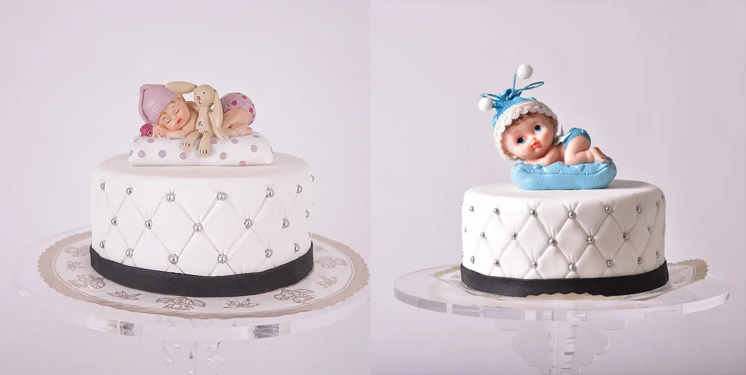 Vauva-koristeet kakun päällä