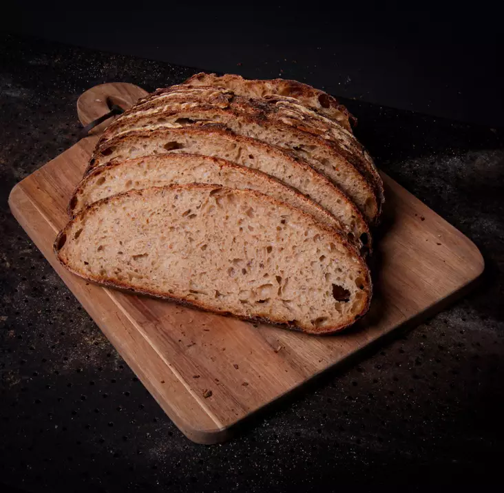 SIIVUTETTU TUMMA JUURILEIPÄ - Tummat leivät - 1031 - 1