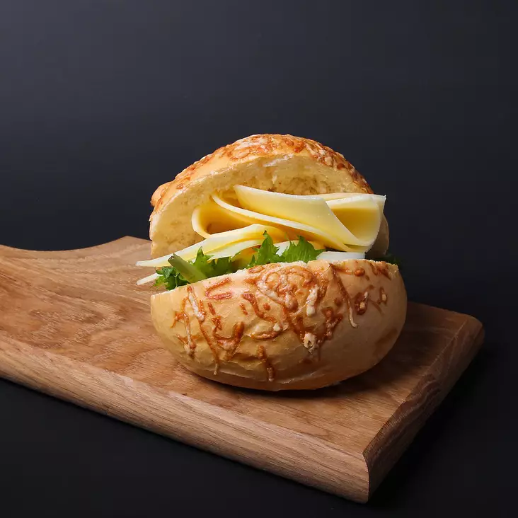 PIENI JUUSTOSÄMPYLÄ - Täytetyt sämpylät - 4046 - 1