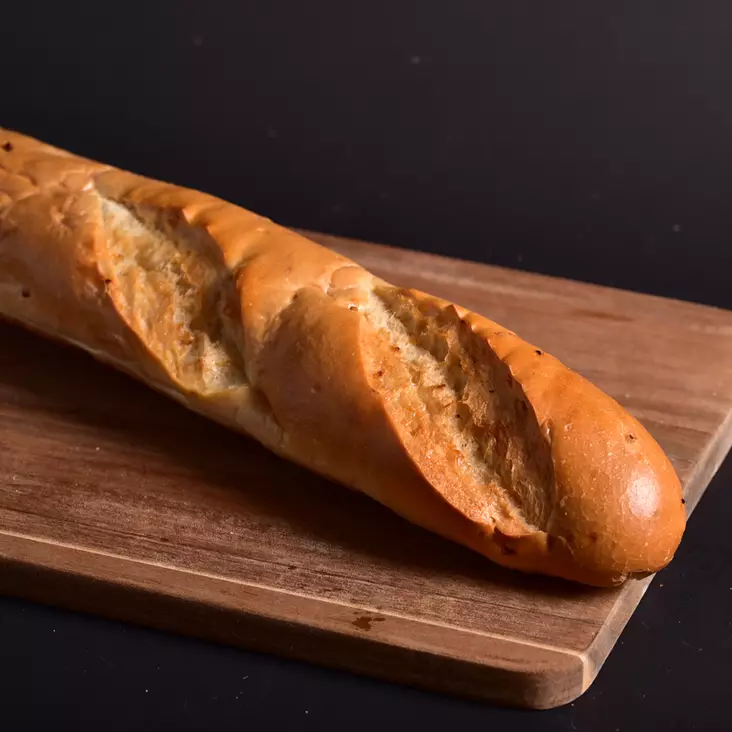 VALKOSIPULIPATONKI - Sämpylät ja patongit - 2028 - 1